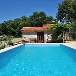 Family Friendly House With A Swimming Pool Presika, - 7363 בית נופש *